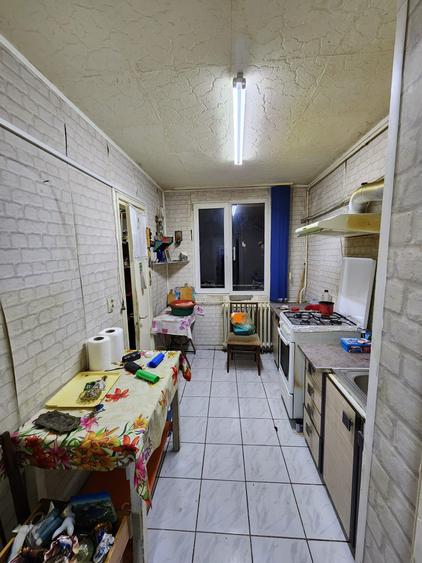 Apartament cu 4 camere decomandat în Berceni