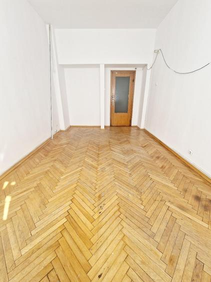 Birou, de 18 mp, în Universitate