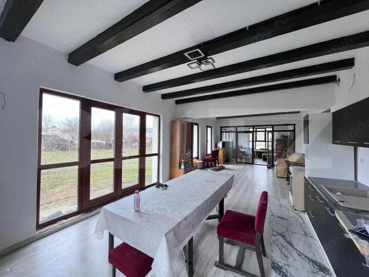 Casă cu 12 camere cu Teren 3730 Mp în Stremț