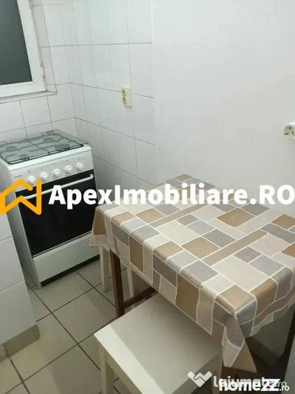 Garsonieră decomandată, mobilată în Romană