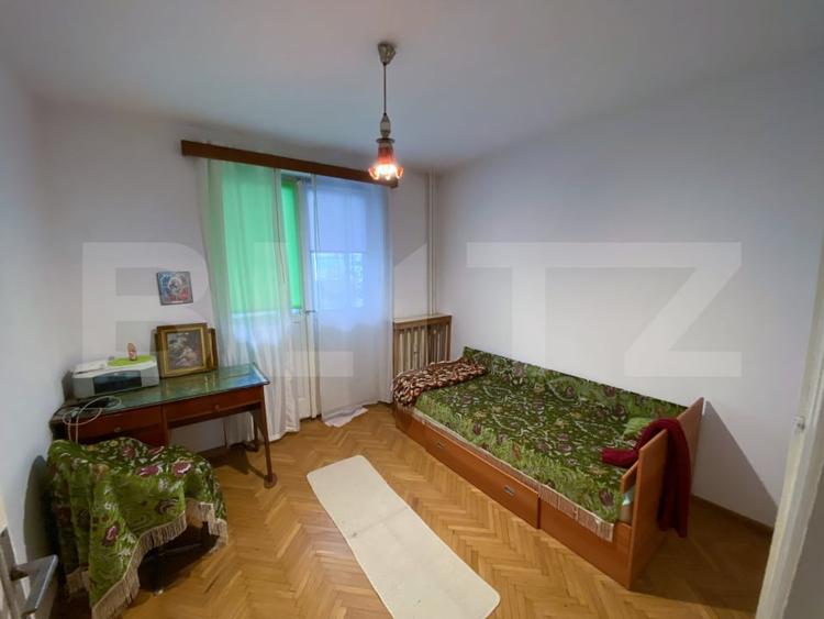 Apartament cu 3 camere semidecomandat, mobilat în Calea București