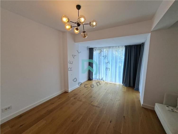 Apartament cu 3 camere decomandat în Drumul Poienii