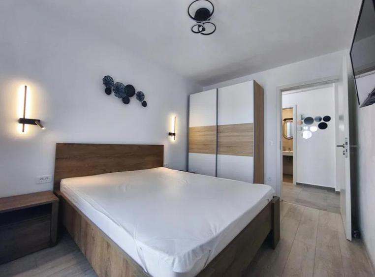 Apartament cu 2 camere decomandat, mobilat în Tractorul