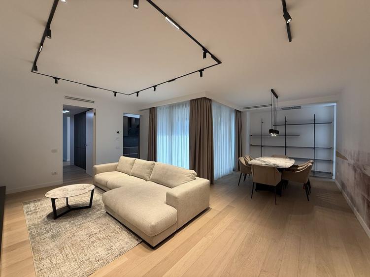 Apartament cu 4 camere decomandat în Arcul de Triumf