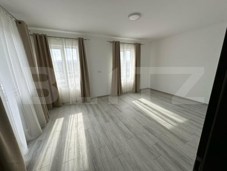 Apartament cu 3 camere semidecomandat, mobilat în Viișoara