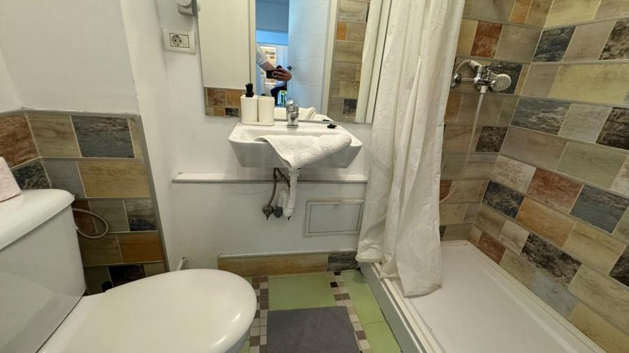 Apartament cu 3 camere semidecomandat, mobilat în Ștefan cel Mare