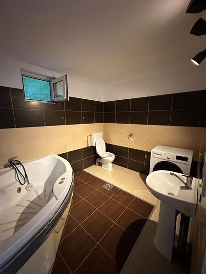 Apartament cu 3 camere decomandat în Exterior Vest
