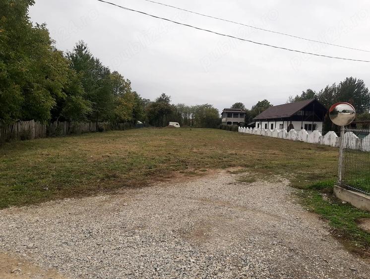 Teren de 1000 mp, în Valea