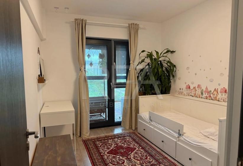Apartament cu 5 camere decomandat, mobilat în Pajura