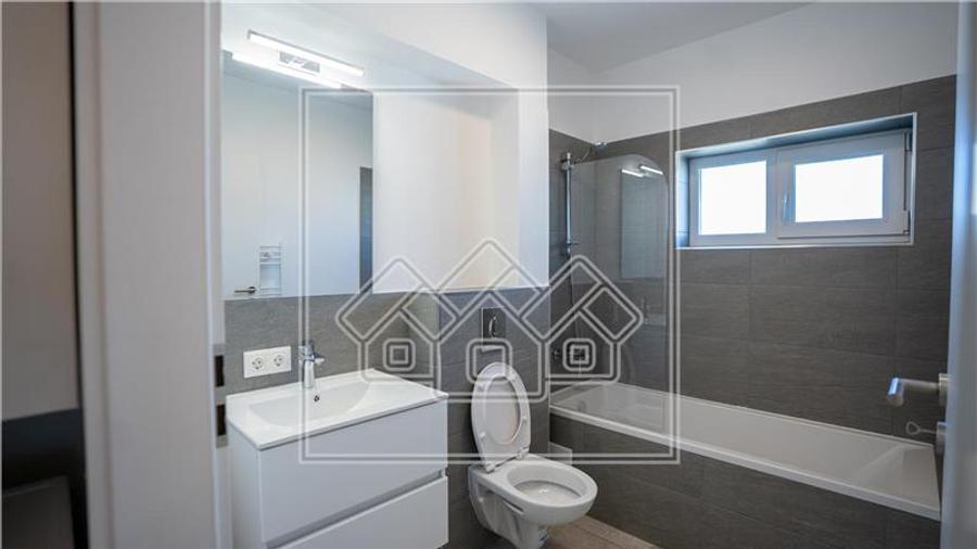 Penthouse cu 3 camere nedecomandat în Exterior Vest
