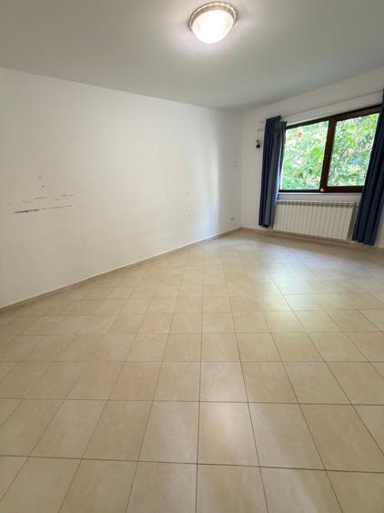 Casă individuală cu 5 camere cu Canalizare în Iancului