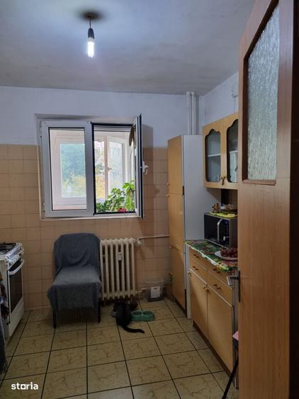 Apartament cu 3 camere decomandat în Rahova