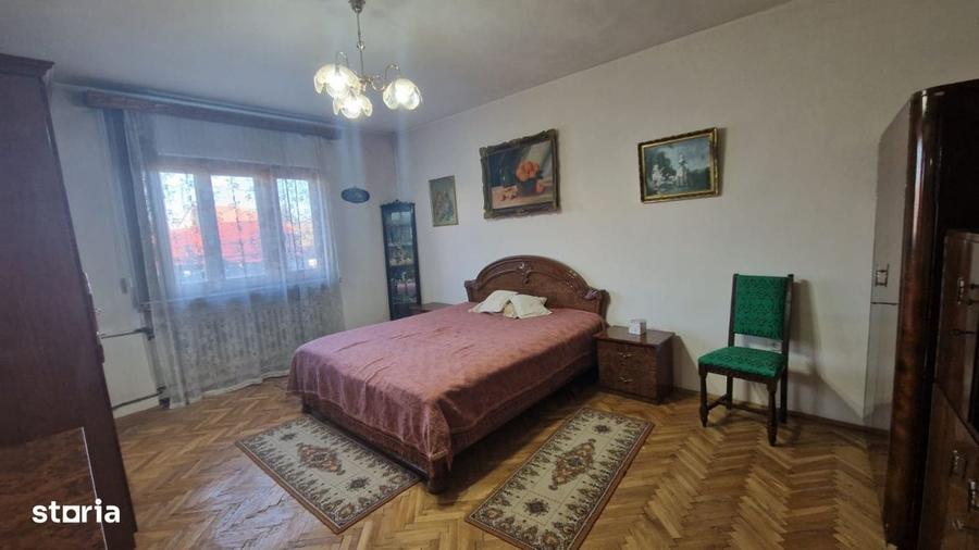 Casă cu 4 camere cu Teren 163 Mp în Central