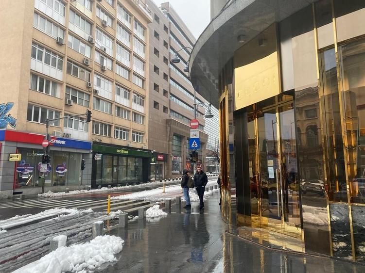 Apartament cu 6 camere decomandat în Calea Victoriei