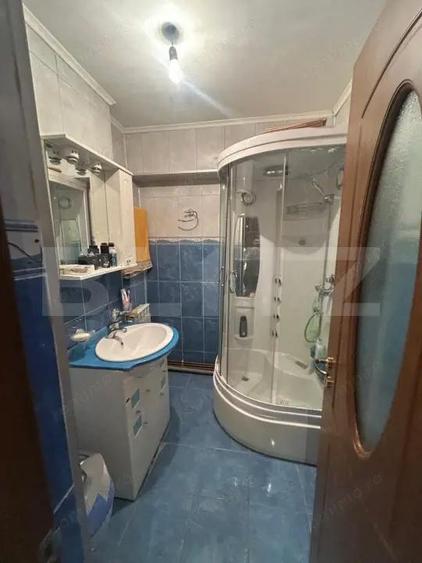 Apartament cu 3 camere decomandat în Micro 11
