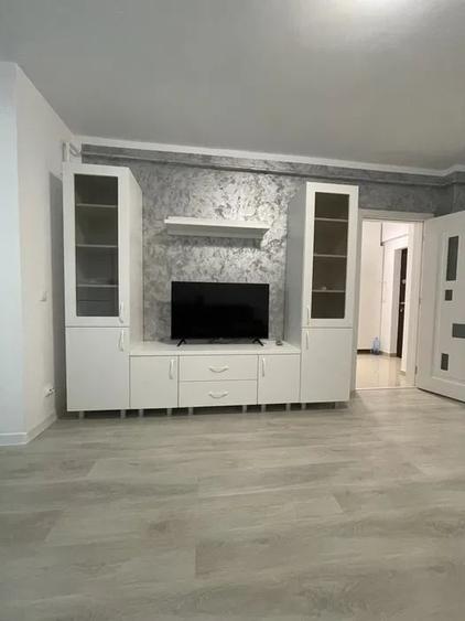 Apartament cu 3 camere decomandat, mobilat în Rediu