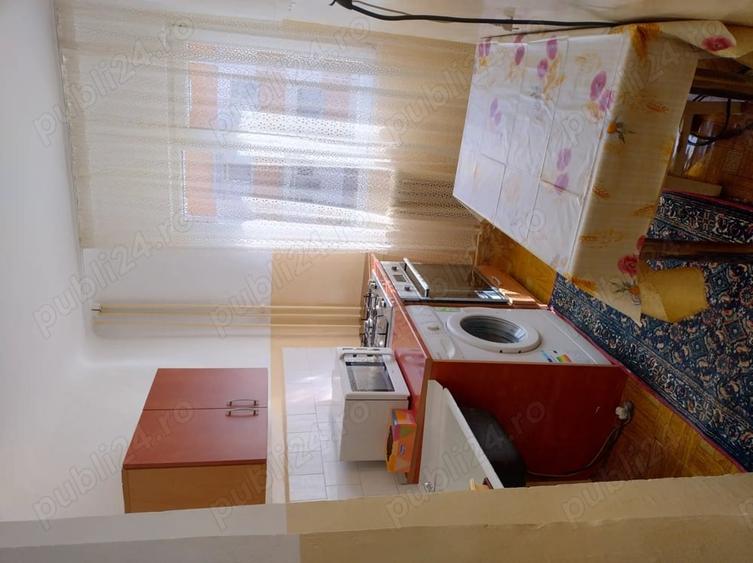 Garsonieră decomandată, mobilată în Rovine