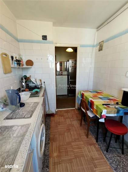 Apartament cu 3 camere decomandat în Alexandriei