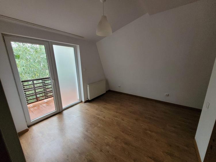 Casă cu 4 camere cu Teren 240 Mp în Republicii