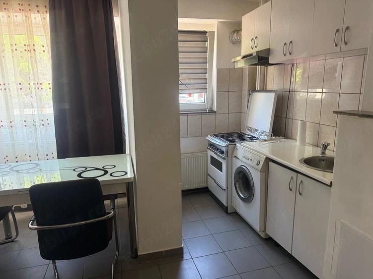 Garsonieră decomandată în Socului