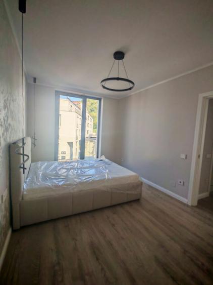 Apartament cu 3 camere semidecomandat în Gruia