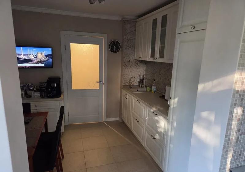 Apartament cu 3 camere decomandat, mobilat în Sebastian