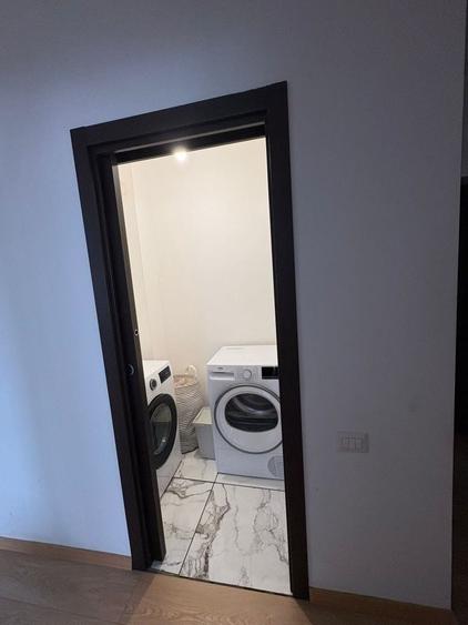 Apartament cu 3 camere decomandat în Roșu