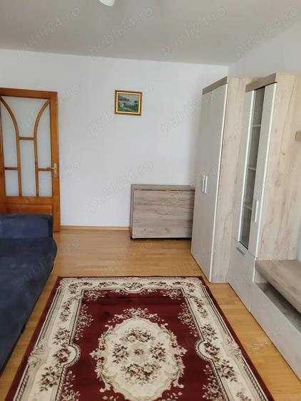 Apartament cu 2 camere decomandat în Roman