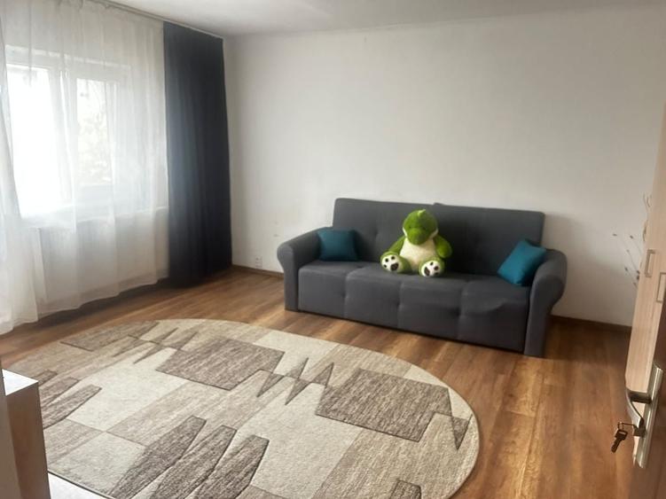 Apartament cu 3 camere decomandat în Steaua