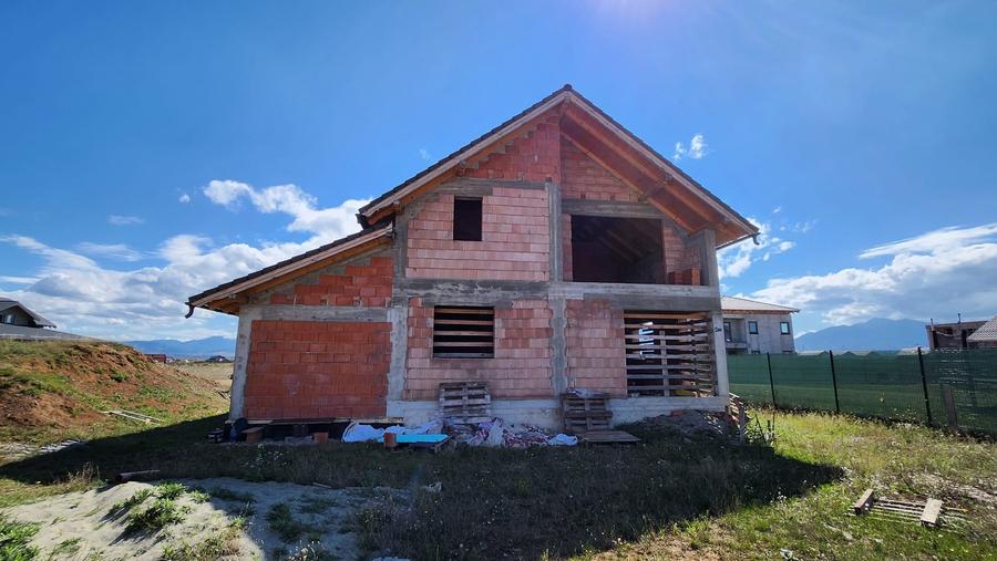 Casă individuală cu 5 camere cu Canalizare în Sânpetru