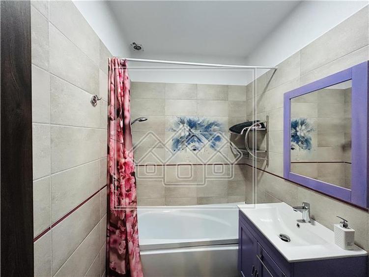 Apartament cu 4 camere nedecomandat în Exterior Sud