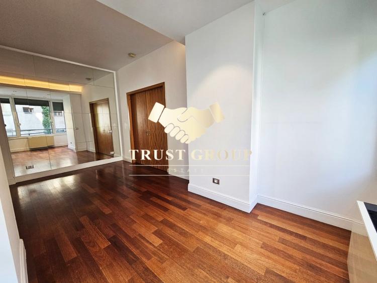 Apartament cu 3 camere semidecomandat, mobilat în Arcul de Triumf