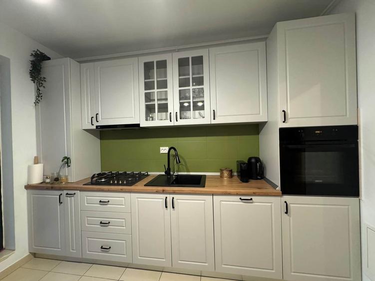 Apartament cu 4 camere semidecomandat în Băneasa
