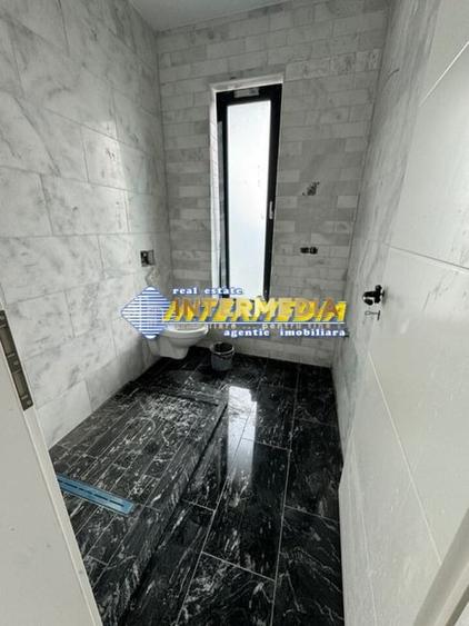 Casă individuală cu 4 camere cu Canalizare în Est