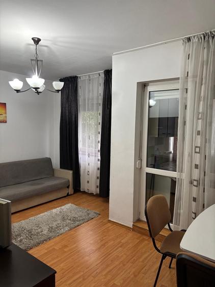 Garsonieră decomandată în Craiovița Nouă