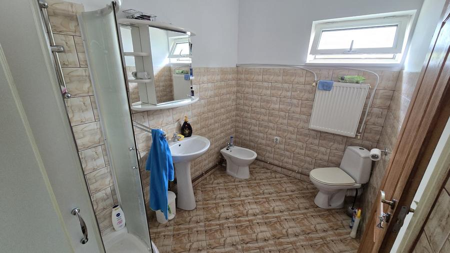 Casă individuală cu 7 camere cu Garaj în Luizi-Călugăra