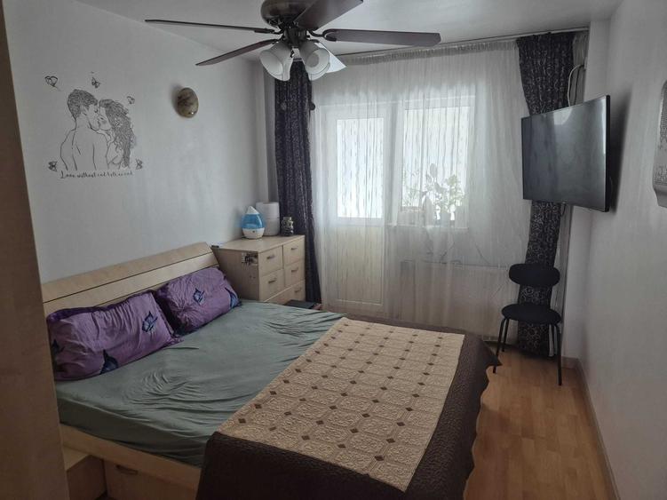 Apartament cu 3 camere semidecomandat în Colentina