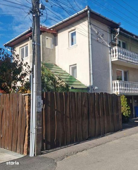 Casă cu 4 camere cu Teren 180 Mp în Central