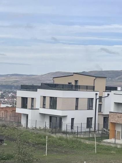 Duplex cu 4 camere cu Canalizare în Florești