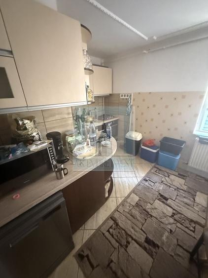 Apartament cu 3 camere decomandat în Astra