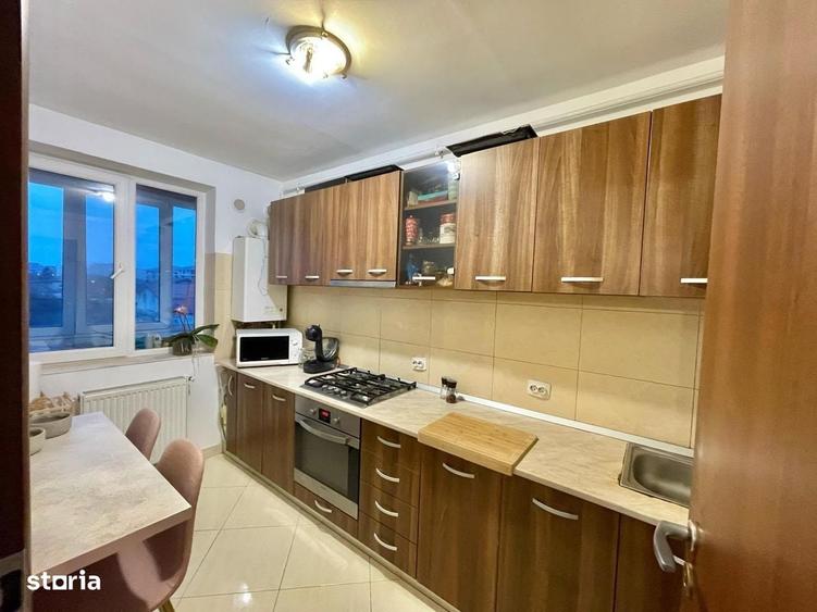 Apartament cu 3 camere în Apărătorii Patriei
