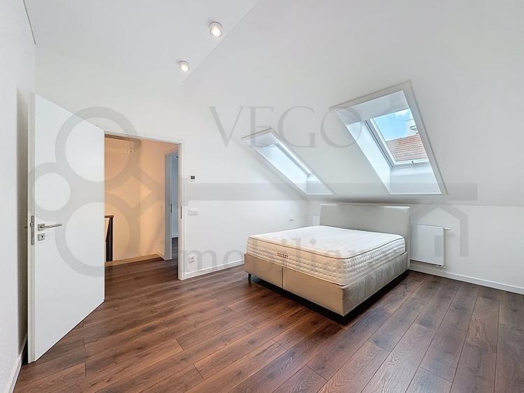 Apartament cu 3 camere semidecomandat, mobilat în Semicentral