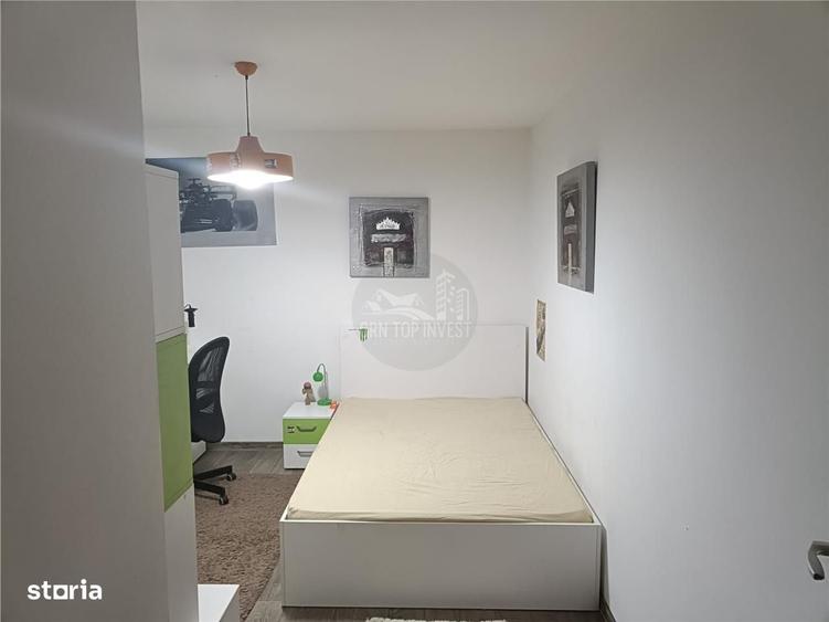 Apartament cu 3 camere, mobilat în Central