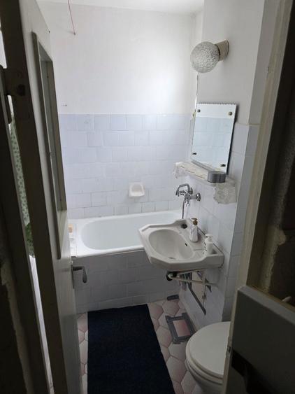 Apartament cu 3 camere semidecomandat în Sârbi