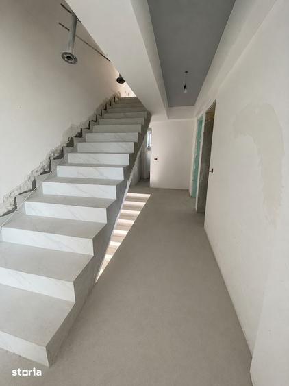 Casă cu 9 camere cu Teren 660 Mp în Domnești