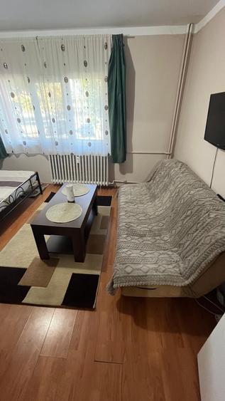 Garsonieră decomandată în 6 Vânători