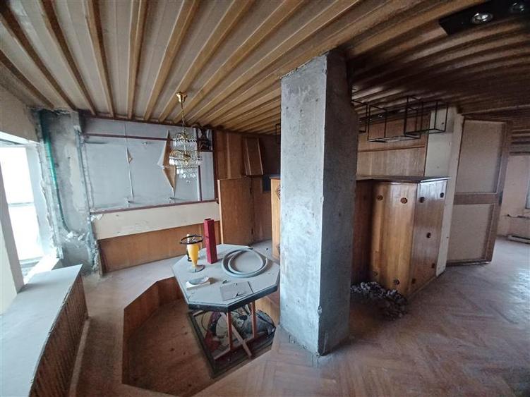 Casă individuală cu 11 camere cu Canalizare în Cișmigiu
