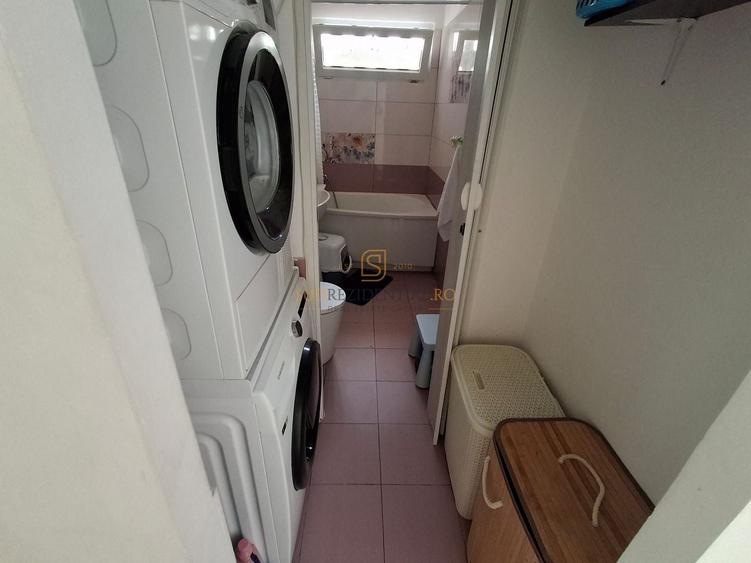 Apartament cu 3 camere semidecomandat în Berceni