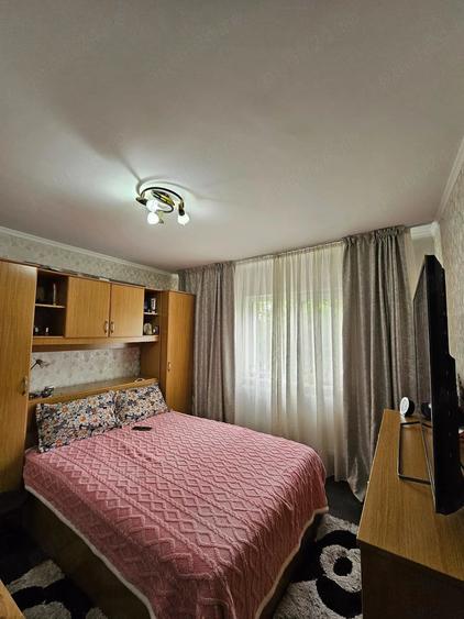 Apartament cu 2 camere decomandat în Craiovița Nouă