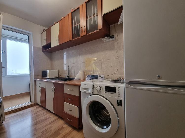 Apartament cu 3 camere decomandat, mobilat în Tractorul
